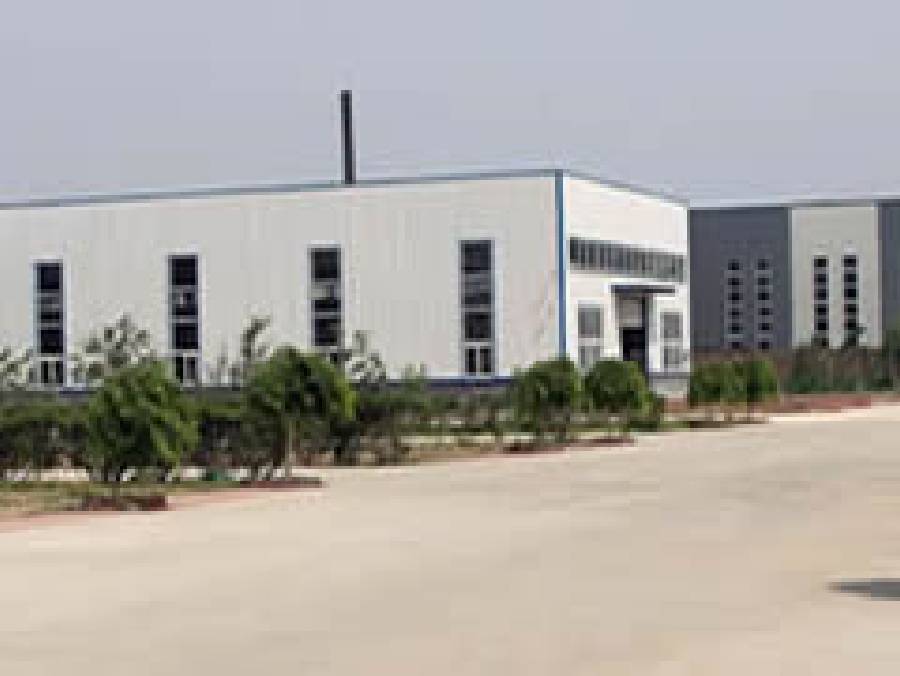 Lateral view of the warehouse.